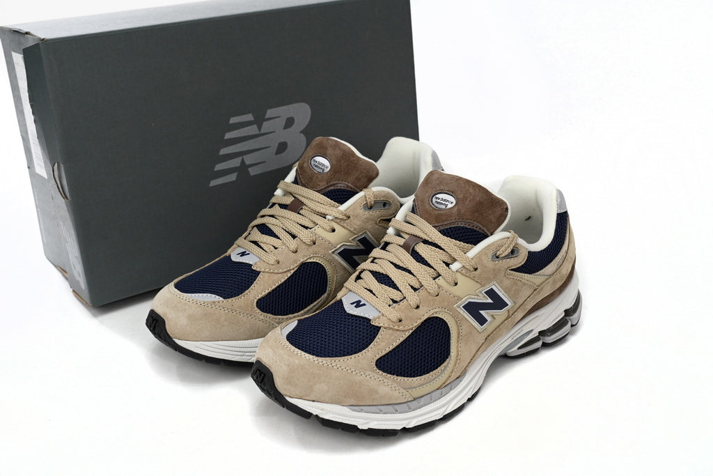 New Balance 2002R Sneakers