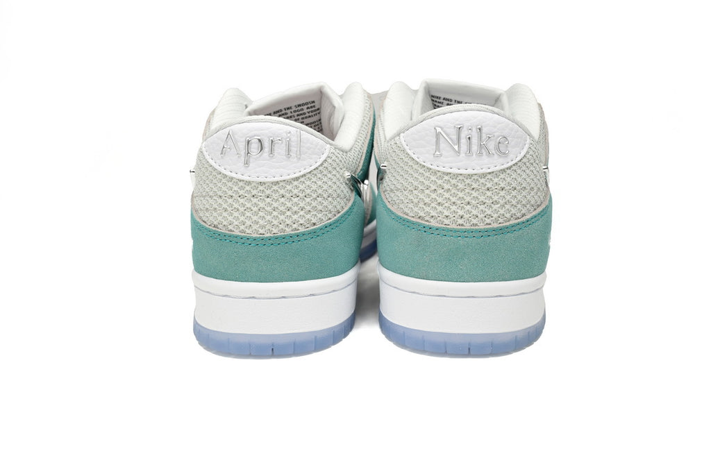 Nike SB Dunk Low – Classic Streetwear Sneakers (EU 36–45)