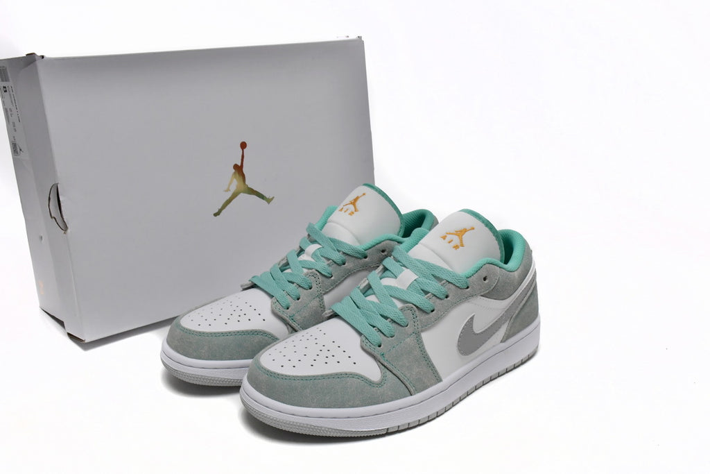 Nike Air Jordan 1 Retro Low Low-Top Sneakers