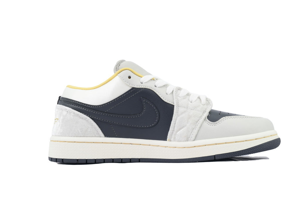 Nike Air Jordan 1 Retro Low Low-Top Sneakers