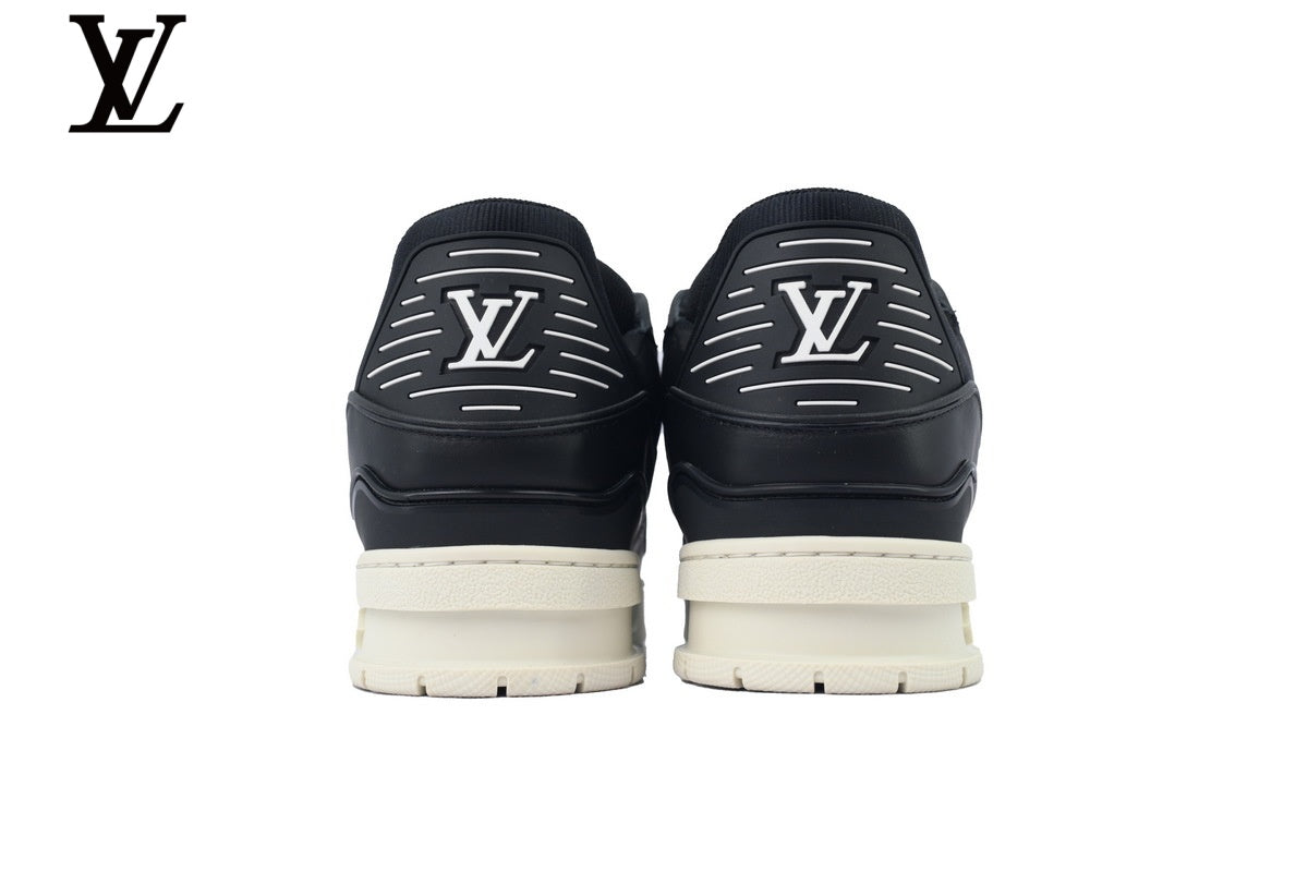 Louis Vuitton Trainer shoes for man  women Sneaker – Black Leather