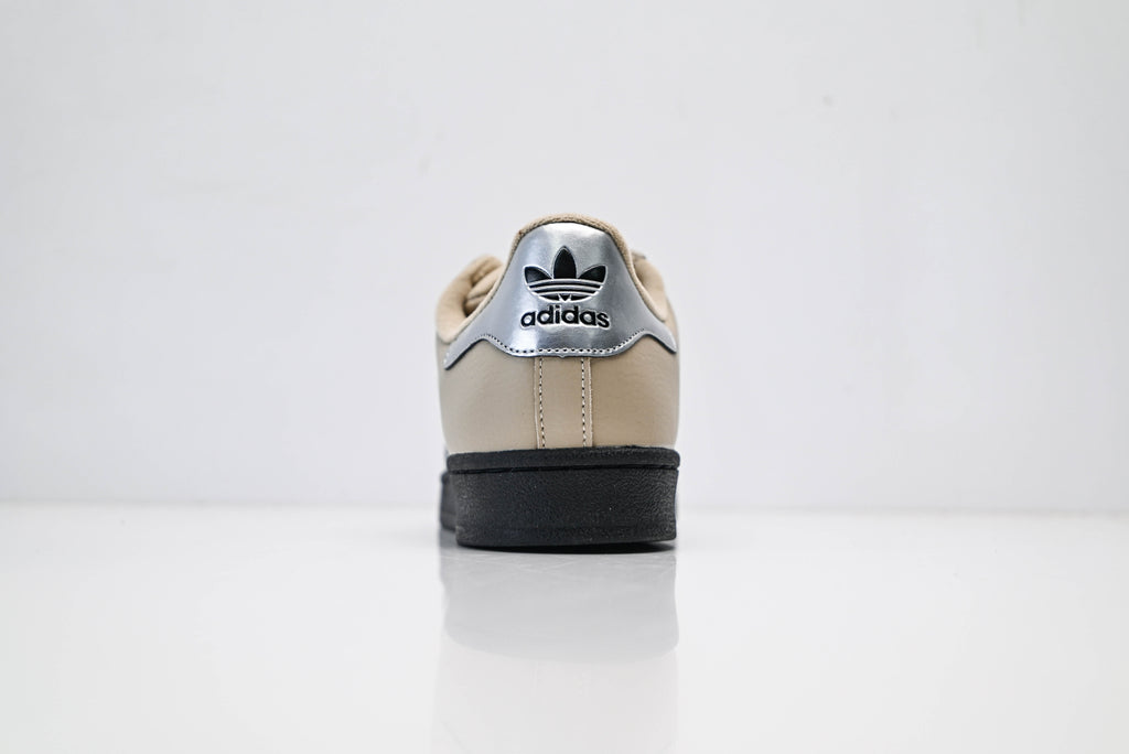 adidas Originals Superstar – Beige Upper with Silver 3-Stripes & Black Shell Toe
