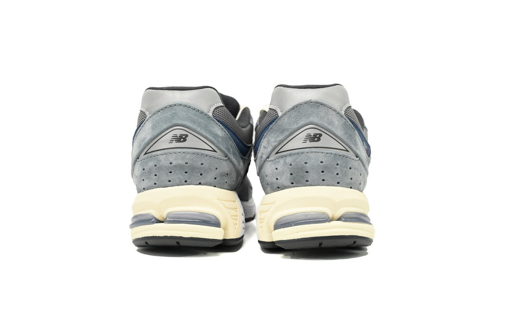 New Balance 2002R Sneakers