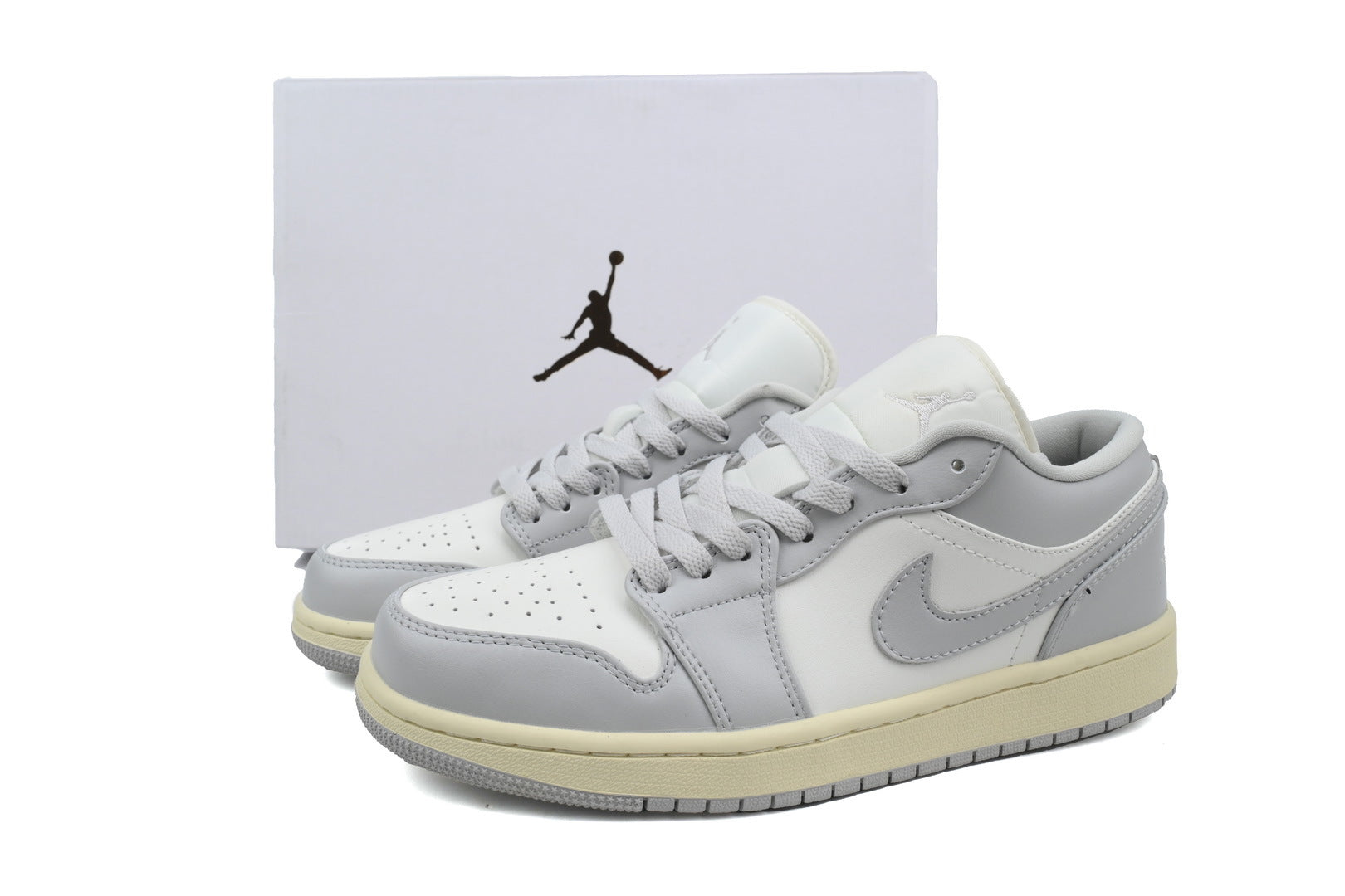 Nike Air Jordan 1 Retro Low Low-Top Sneakers
