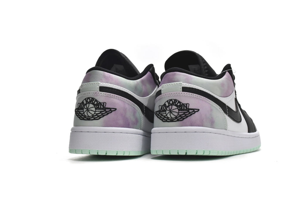 Nike Air Jordan 1 Retro Low Low-Top Sneakers