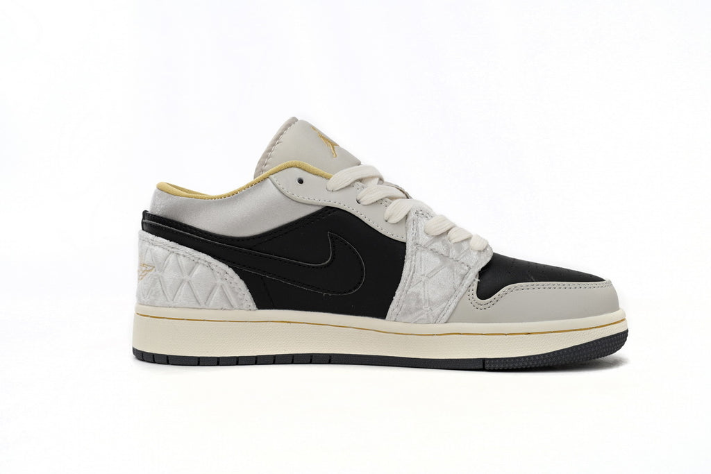 Nike Air Jordan 1 Retro Low Low-Top Sneakers