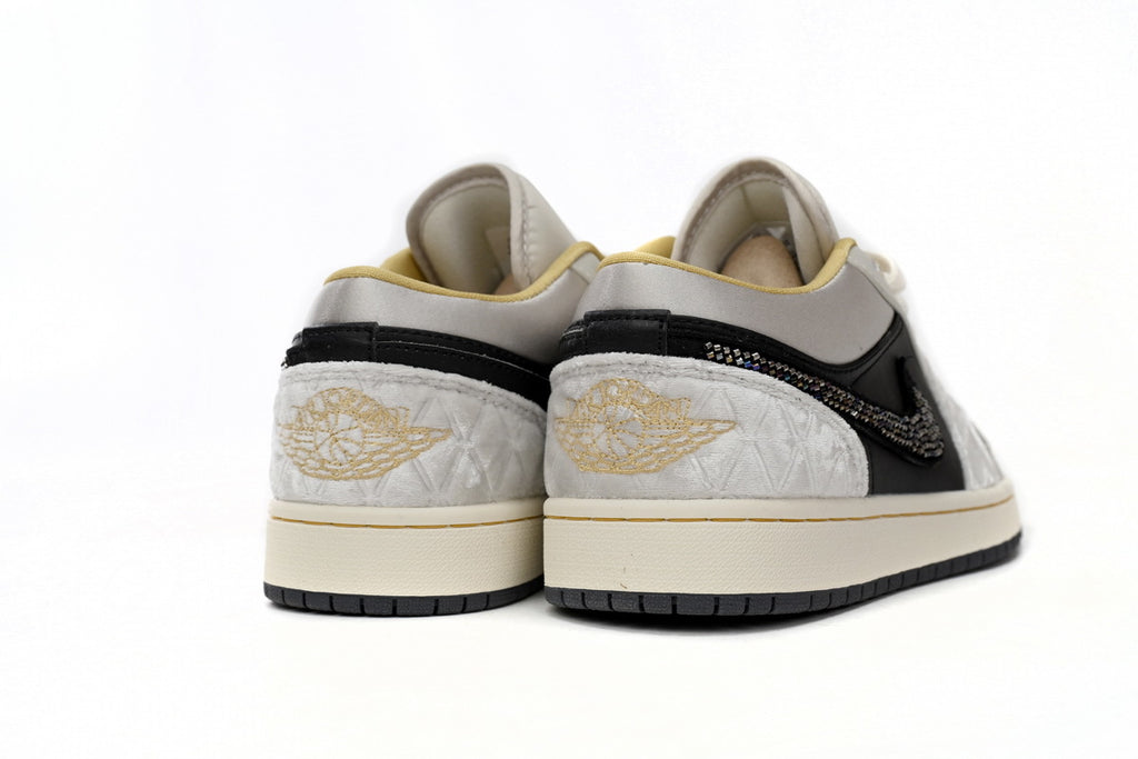 Nike Air Jordan 1 Retro Low Low-Top Sneakers