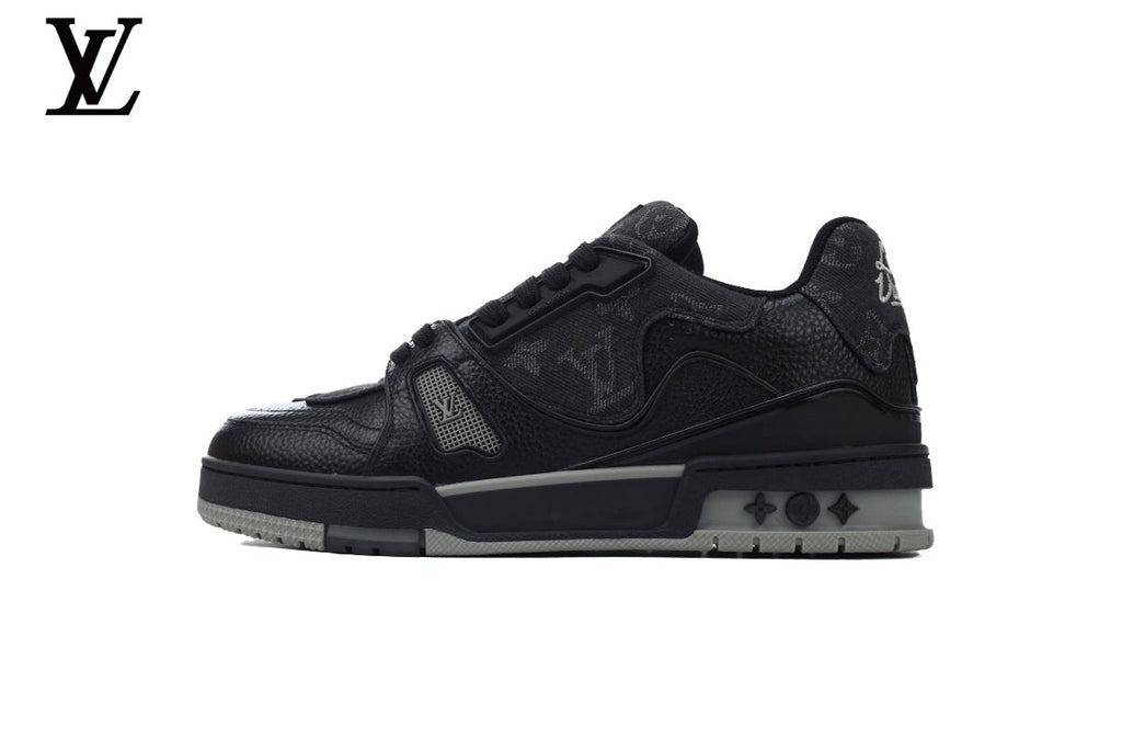 Louis Vuitton Trainer  shoes for man  women Sneaker – Black Monogram Leather
