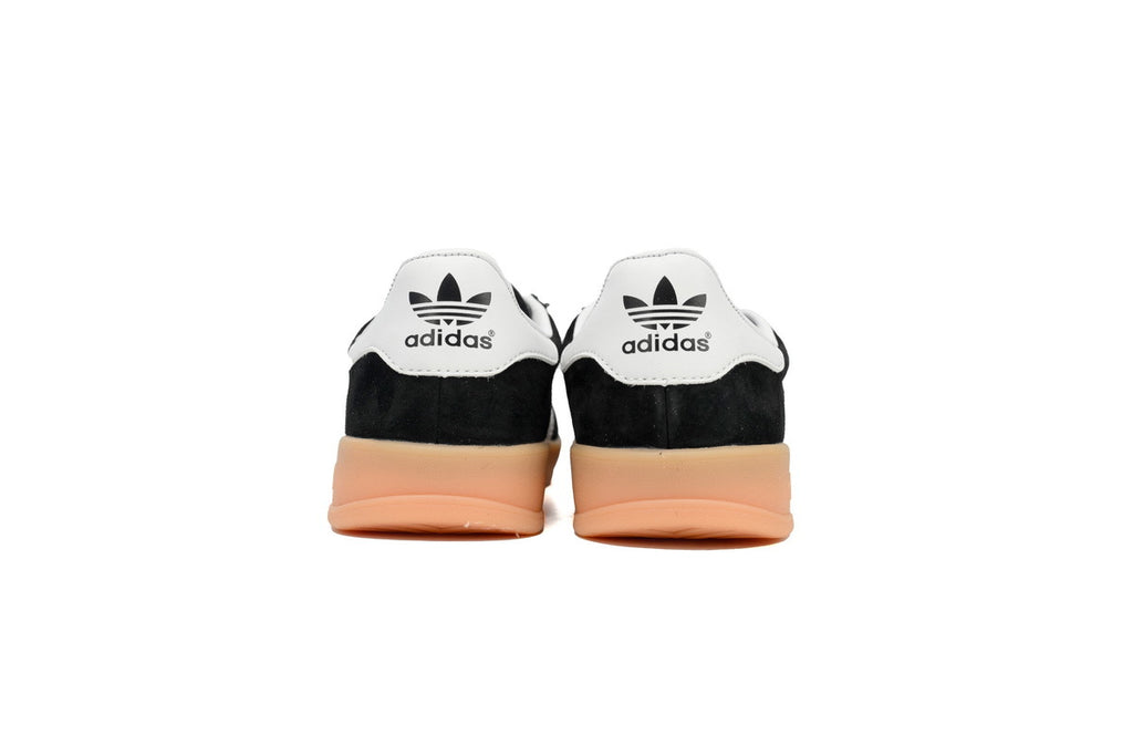 Adidas Samba OG – Retro German-Inspired Sneakers