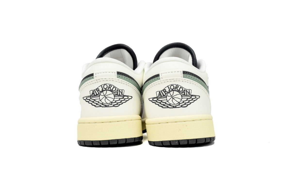 Nike Air Jordan 1 Retro Low Low-Top Sneakers