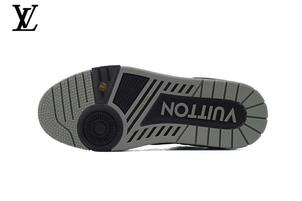 Louis Vuitton Trainer  shoes for man  women Sneaker – Black Monogram Leather