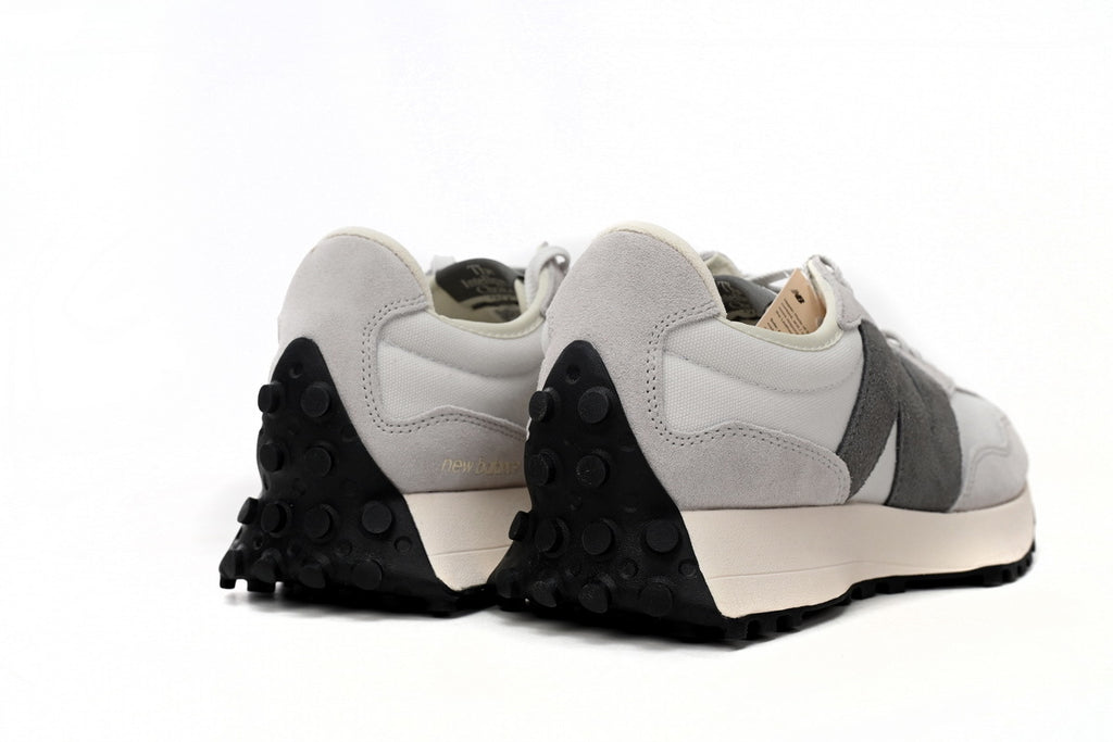 New Balance 327 Sneakers