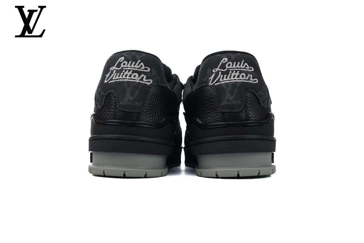 Louis Vuitton Trainer  shoes for man  women Sneaker – Black Monogram Leather