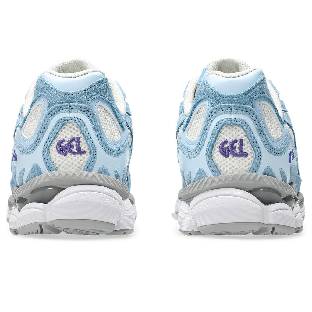 Asics Gel-Nimbus 24 – White/Light Blue Sneaker